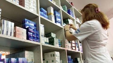 En forma de protesta las farmacias no atenderán obras sociales, sólo OSP