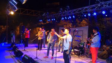 Cerraron peñas inaugurando el primer escenario natural