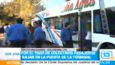 El paro de choferes de larga distancia incomodó a pasajeros