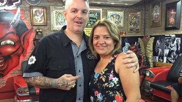 El tatuador porteño de las mujeres que superaron el cáncer de mama