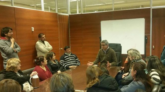 El ministro Molina escuchó a los artesanos santaluceños