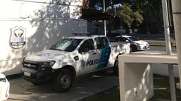 Estaba prófugo desde 2022 por un robo en Buenos Aires, lo identificaron en un control en Rivadavia y terminó detenido Estaba prófugo desde 2022 por un robo en Buenos Aires, lo identificaron en un control en Rivadavia y terminó detenido