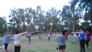 Cuidate a través de una caminata saludable y gratuita