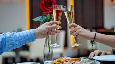 Gastronomía, flores y vinos, lo más elegido por los sanjuaninos para celebrar el amor