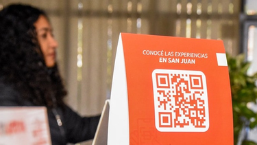 Qué información brindan los cartelitos con códigos QR que invadieron San Juan, previo a las vacaciones de invierno.