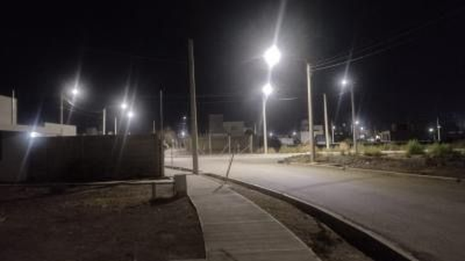 Un lector de Rivadavia logró captar extrañas luces en el cielo y aseguró que se observan desde hace meses. ¿Son ovnis?