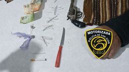 Estaba dispuesto a todo: atrapan en Rawson a un sujeto con un arma, cuchillo, marihuana y plata Estaba dispuesto a todo: atrapan en Rawson a un sujeto con un arma, cuchillo, marihuana y plata