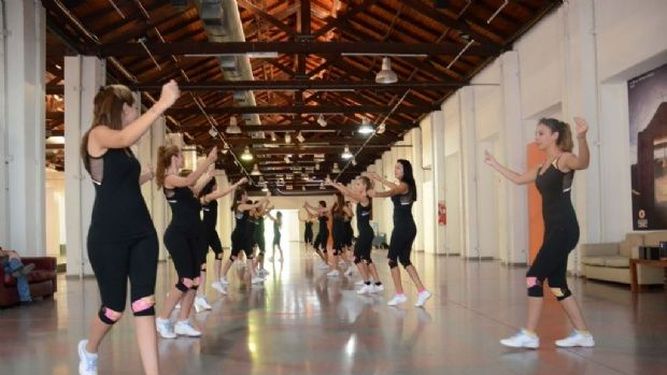 Jimena Fernández les enseñó folclore a las candidatas