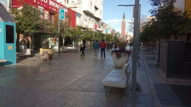 Una cadena trucha de WhatsApp revolucionó la Peatonal: los 4 virales falsos que más pegaron en San Juan