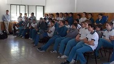 Charla de salud femenina y prevención de adicciones