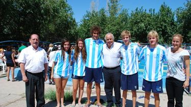 Integrantes de la selección de natación visitaron a los chicos de las colonias