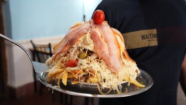 Bife a lo Pobre, la original delicia iglesiana que desde hace 8 años conquista paladares