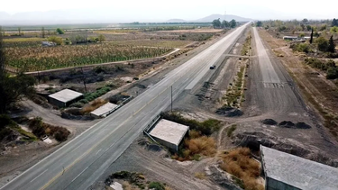 La Ruta 40 Sur es una obra muy esperada. Desde 2018 que fue abandonada por la empresa mendocina Green en los dos tramos que se estaba convirtiendo en autopista, no logran retomarse los trabajos. &nbsp;