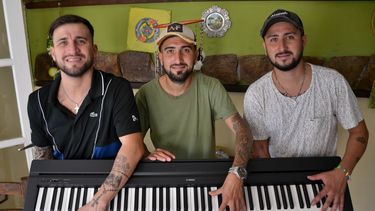 Las confesiones de los Flores: músicos que se hicieron de “oído” en la Villa del Carril y llegaron a Cosquín