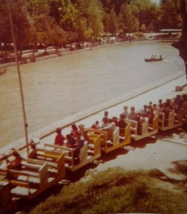 Cuando el trencito pasaba por el costado del lago.