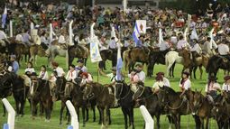 Más de dos décadas de tradición y doma se celebraron en el Médano de Oro