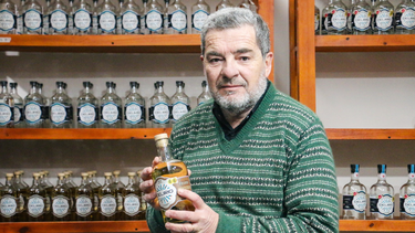 El sanjuanino Raúl García contó cómo se hace su gin premiado a nivel mundial y reveló algunos secretos del procedimiento.