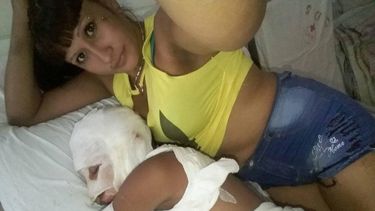 El niño se quemó todo el cuerpo en Navidad y la madre se saca fotos sexys con él