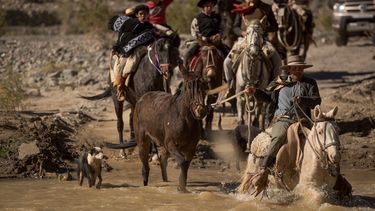 El gauchaje pintó de patria la cordillera iglesiana