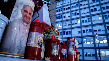 El Papa Francisco se sigue recuperando de su problema respiratorio.