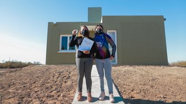 Los sarmientinos de La Silvica que sufrieron las tormentas ya disfrutan su casa propia