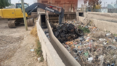 En medio de la tarea de monda en el Canal Benavídez ya retiraron 350 toneladas de basura y las autoridades creen que esa cifra se duplicará al finalizar el trabajo en el Canal Céspedes.