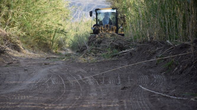 Pocito: ensanchan y limpian una importante calle