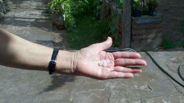 El chaparrón dejó olor a lluvia y más calor