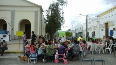 Pidieron que aceleren las obras de la Iglesia con un corte de calle y mateada