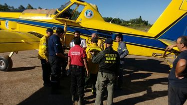Llegó el avión hidrante a Valle Fértil y ya sobrevuela las zonas de incendio