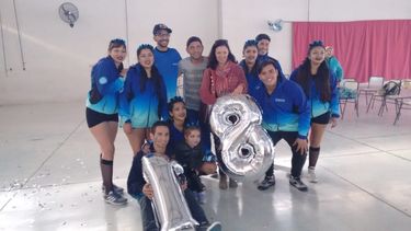 Alumnos sanjuaninos se hicieron una campera “pro vida”