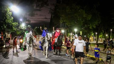 Con mucha emoción y homenaje, un año más los Reyes Magos dijeron presente en la Villa Obrera