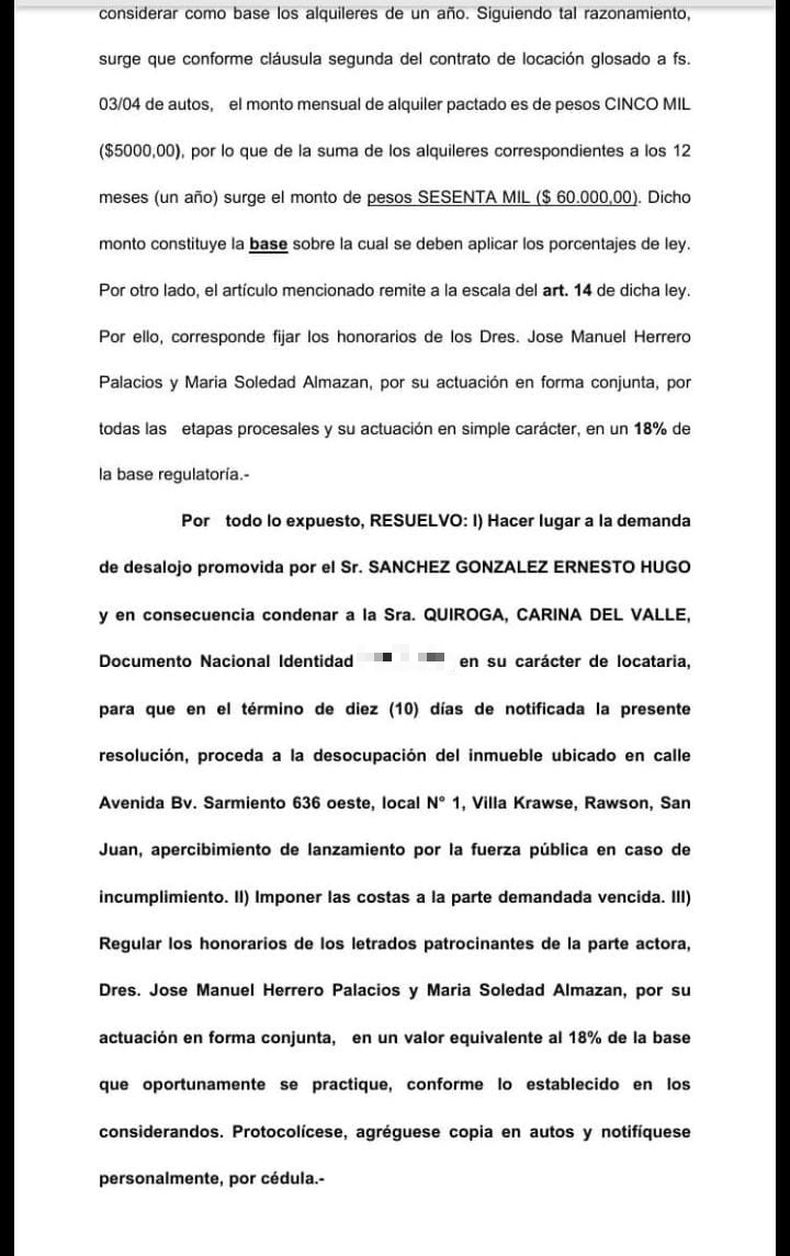 La orden de desalojo para que Vargas y su esposa, Quiroga, desocupen el local comercial. 