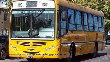 Con aplausos, los pasajeros recibieron al colectivero solidario de la línea 16