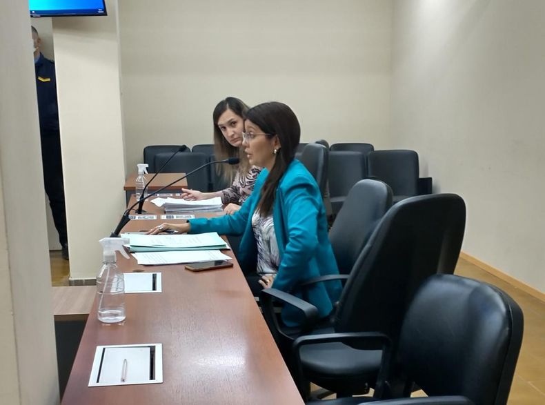 Al fondo la defensora oficial. Al frente la ayudante fiscal Yanina Márquez Mallarino.