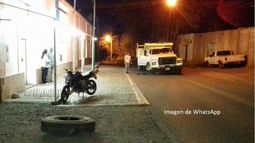 Un niño se salvó de ser impactando por una rueda de camión Un niño se salvó de ser impactando por una rueda de camión