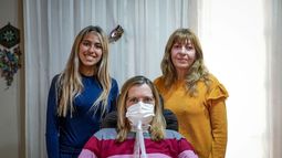 Rosana, adelante y en el centro, como toda líder. La escoltan su nieta Delfina y su hermana Luci.