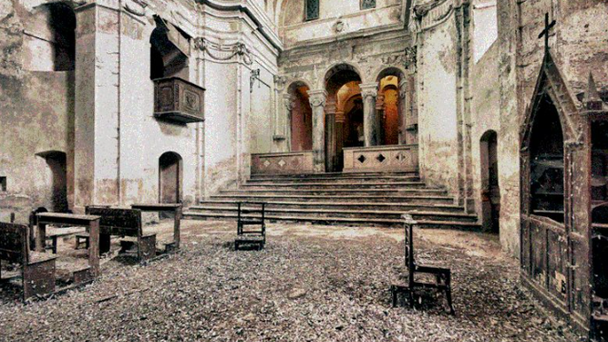 Youtuber filmaba adentro de una iglesia abandonada e hizo un macabro hallazgo