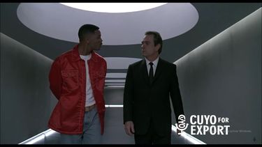 En esta sátira, algunos cuyanos famosos en realidad son aliens que velan por la paz mundial