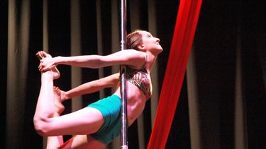 El Pole Dance llegó al Teatro Municipal