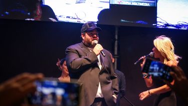 Barassi revolucionó la Fiesta del Sol: probó la punta de espalda sarmientina y le cantaron el cumple