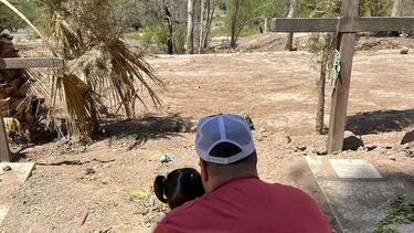 Barassi estuvo en San Juan con su esposa e hija para visitar la tumba de su madre