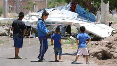 A siete años de la caída de un avión en un barrio pocitano: las fotos del accidente que pudo ser una tragedia