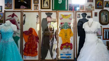 El Roperito de la Difunta Correa es un nuevo espacio creado para el resguardo, la exposición y la reutilización de las donaciones que realiza la gente.