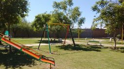 Juegos nuevos y repotenciación de luminaria en el barrio Colón