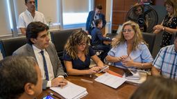 La ministra Silvia Fuentes durante la paritaria docente que se dio este mes y ya cerró. La ministra Silvia Fuentes durante la paritaria docente que se dio este mes y ya cerró.