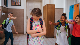 En San Juan, gran parte de los alumnos de primaria señalaron sufrir discriminación por cómo se ven, lo que les gusta o identidad de género