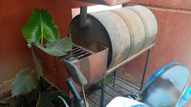 Insólito: hizo un asado y la administración del edificio lo multó por el humo