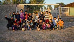 Empezaron entrenando en una plaza, hoy contienen a más de 400 chicos y sostienen un merendero: la lucha diaria de Defensores de los Andes Empezaron entrenando en una plaza, hoy contienen a más de 400 chicos y sostienen un merendero: la lucha diaria de Defensores de los Andes