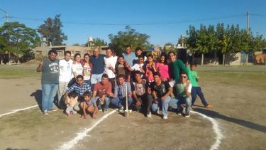 Los jóvenes solidarios llevaron alegría al Lote Hogar 62